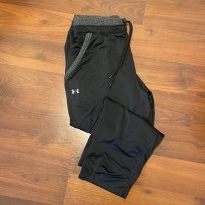 Under Armour black, cropped jogger with drawstring- size S (loose fit)